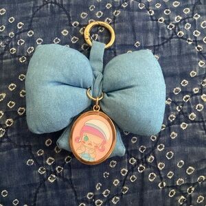 Pop mart Molly bow keychain